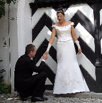 # 2428 - Brautkleid Größe 38 änderbar auf 36 zuverkaufen